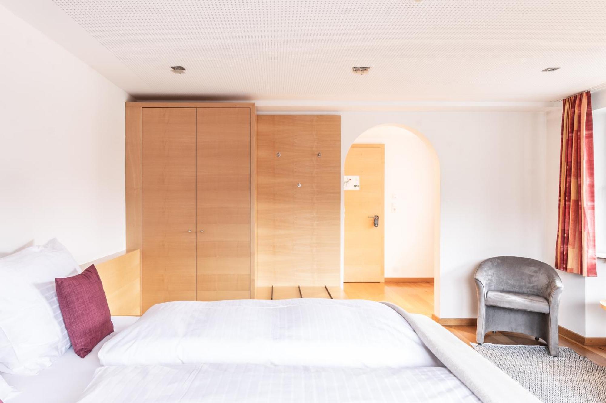 Hotel Loewen 林格瑙 外观 照片